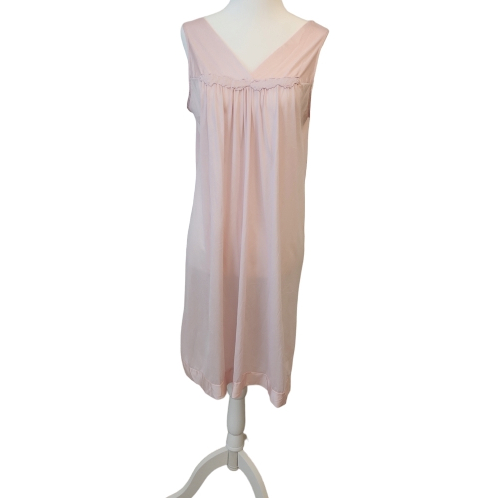 Exquisite Form Pale Pink Champagne V-neckline Nightgown/Slip Dress Size S